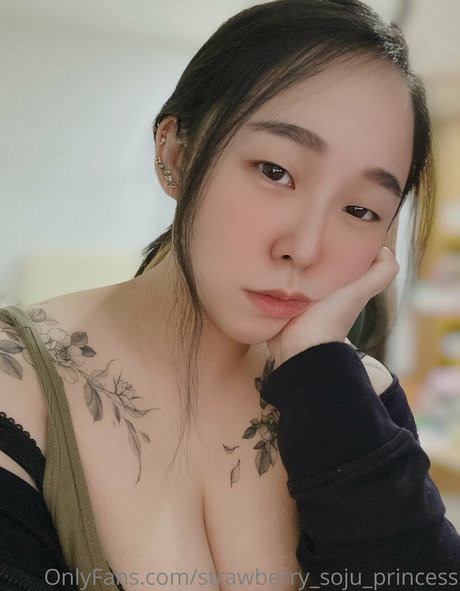 strawberry soju princess beautiful model img