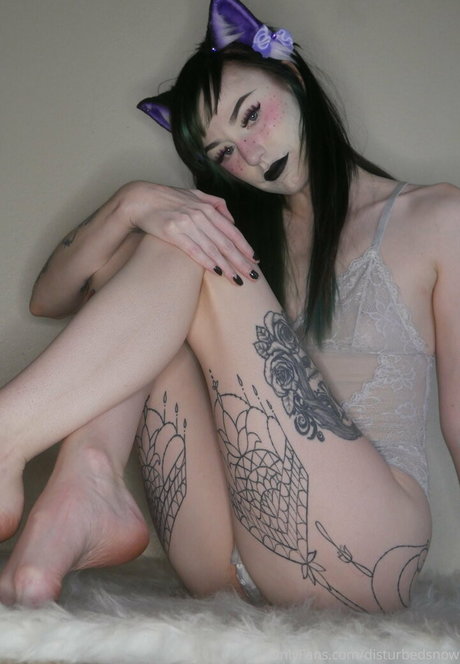 disturbedsnow nude star photos