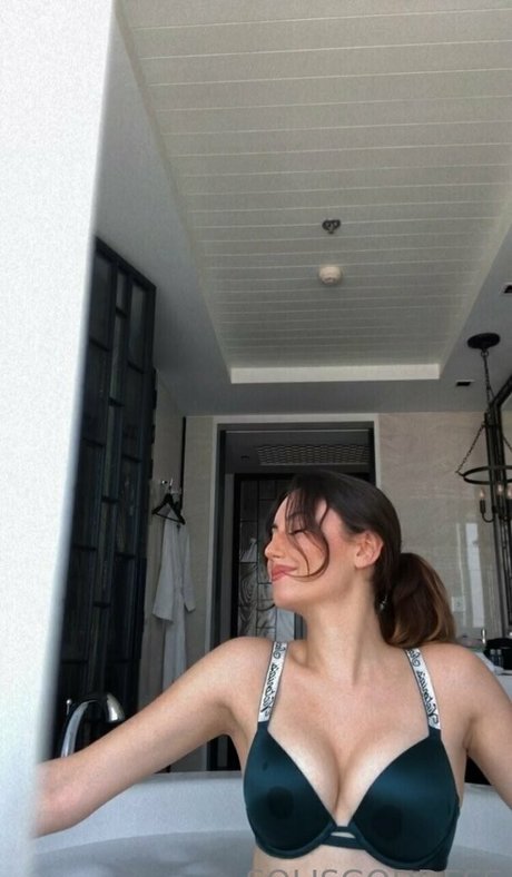 solisgoddess model top pic