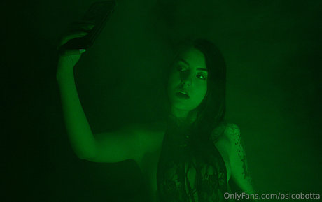 psicobotta hot actress pic