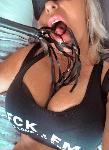 Mollyjfoxx nude pornstar archive
