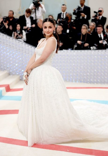 Alia Bhatt nudes actress images