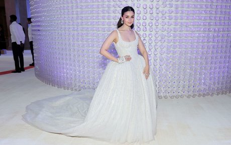 Alia Bhatt star hot images