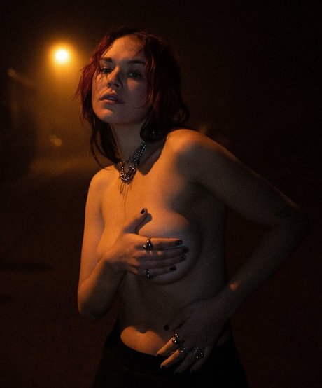 upsahl sex model pictures