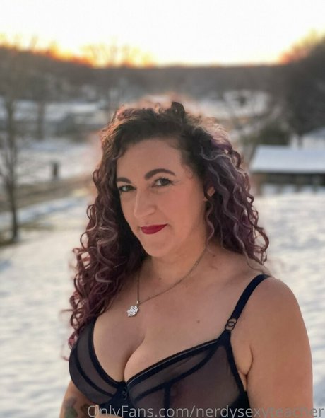 nerdysexyteacher beautiful actress picture