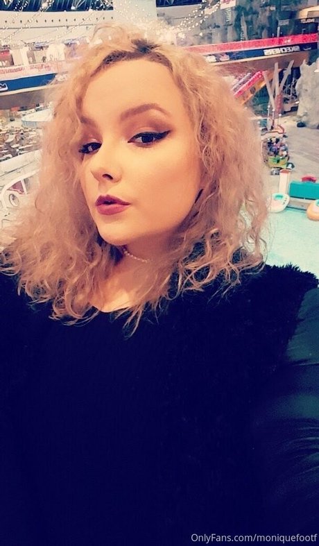moniiquexxx exclusive model img