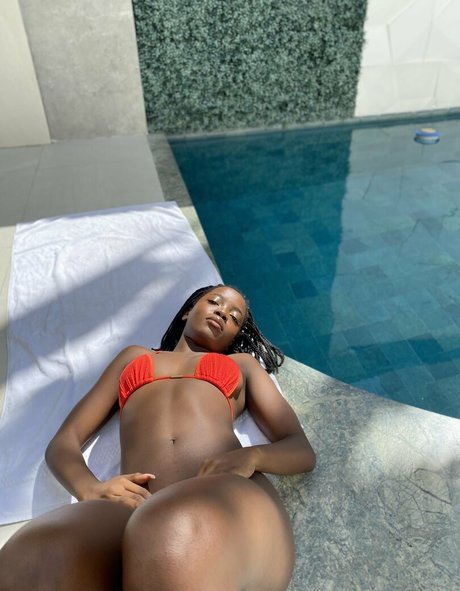 Clara Moneke profile pic