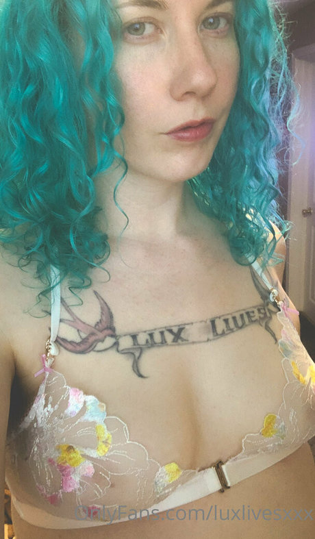 luxlivesxxx naked model images