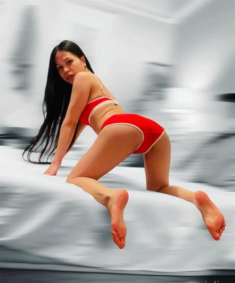 evieling nude thumbnail