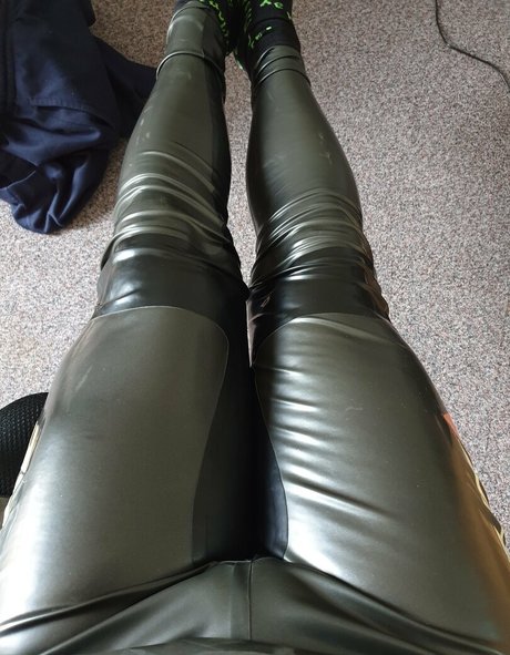 neonlatex adult model photo