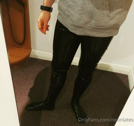 neonlatex star exclusive pic