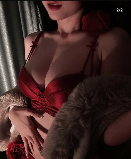 Naughtyjolie hot pornstar picture