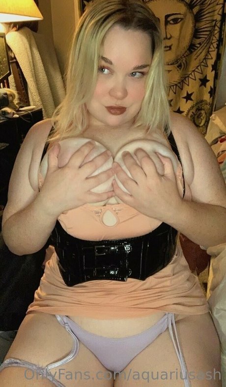 blonde young onlyfans pornographic images