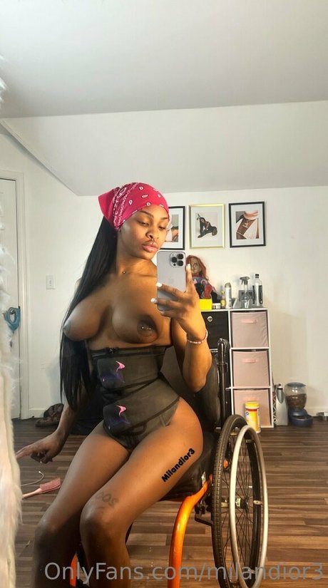 milandior3 pornstar naked picture