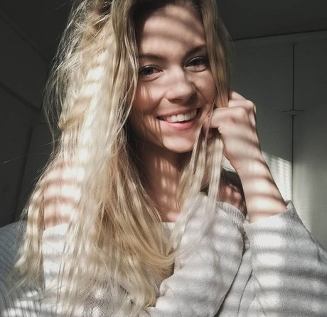 Laura Nieminen perfect star photo