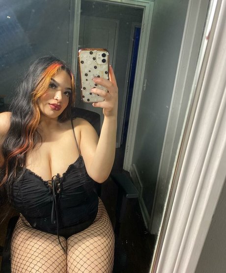 Dezerai Angel hot star images