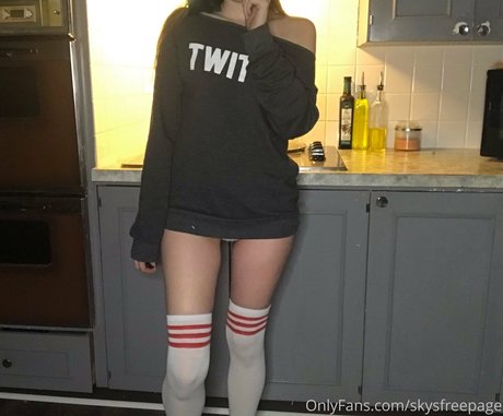 skysfreepage pretty actress galleries