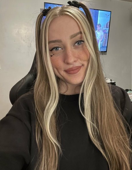 skysfreepage pornstar adult images