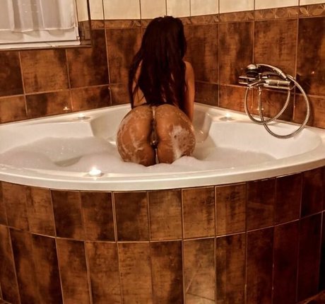 Berki Loretta exclusive model pictures