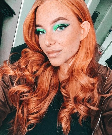 Sarah Neuhaus hd star image