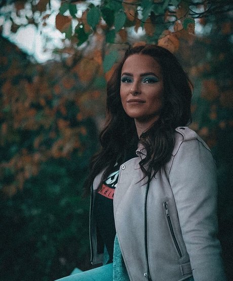 Sarah Neuhaus sex actress images