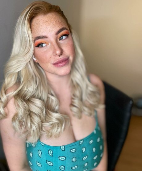 Sarah Neuhaus nice pornstar photo