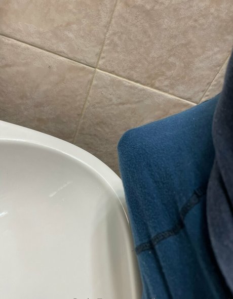 in quawetrust perfect model pic