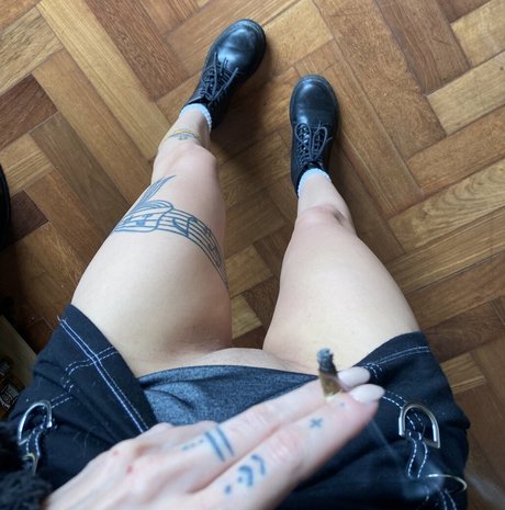 Pher Suicide beautiful actress pics