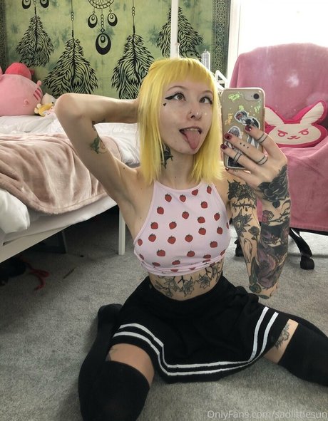 sadlittlesun sexy pornstar photo