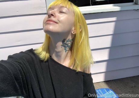 sadlittlesun model pretty pictures