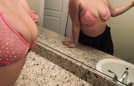 ajuicyk naked star photos