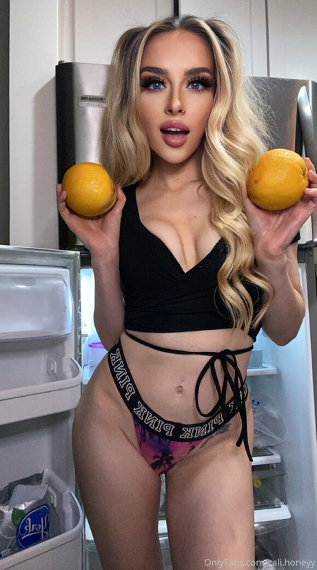 curvy cougar onlyfans sexy photos