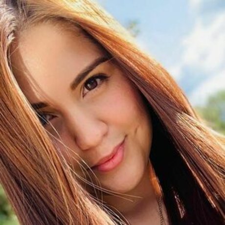 Daniela Velez model free pics