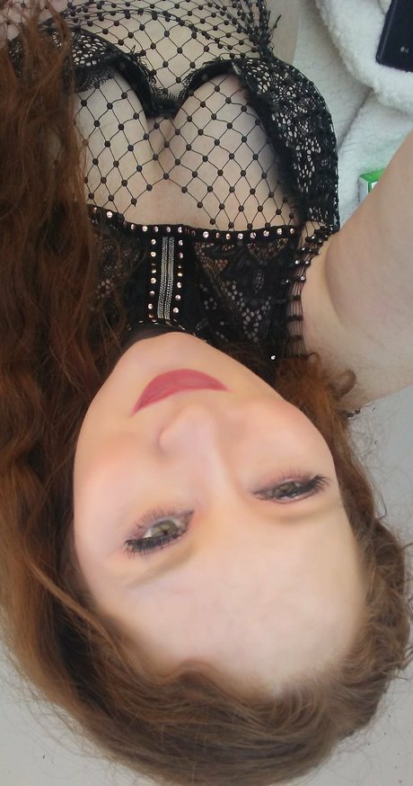 myliemoore model hot img