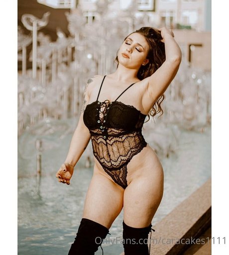 caracakes1111 nude model pic