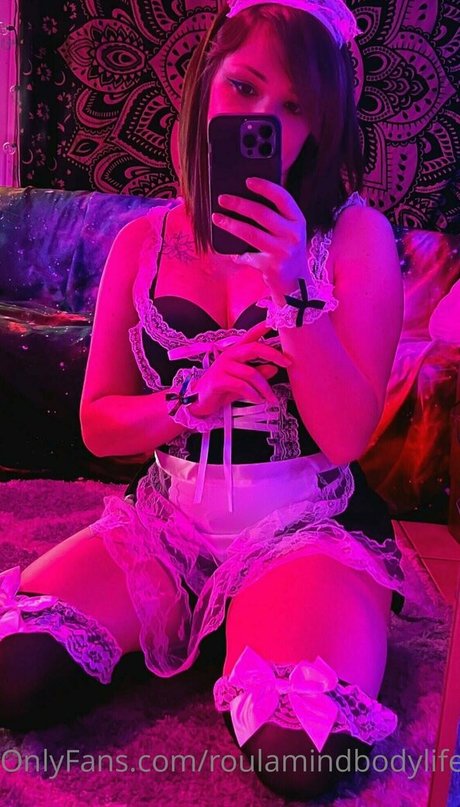 roulamindbodylife pretty actress img