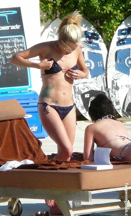 two onlyfans art naked photos