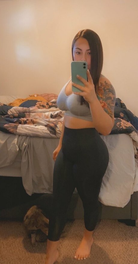 Rozzyrozzzz model adult pic