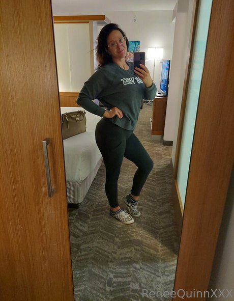 reneequinnxxx nude thumbnail