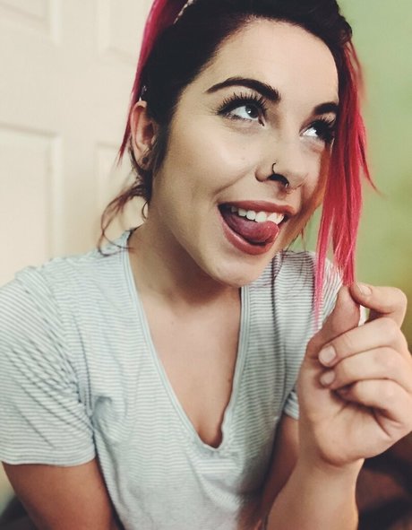 graciehaze erotic model img