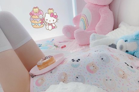 urshortie nude thumbnail