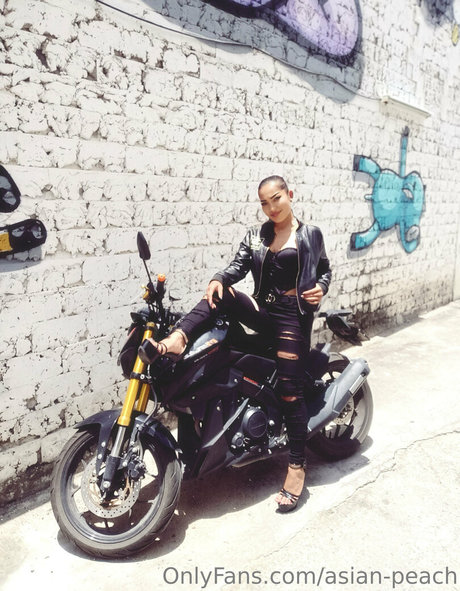 asian peach model high quality pic