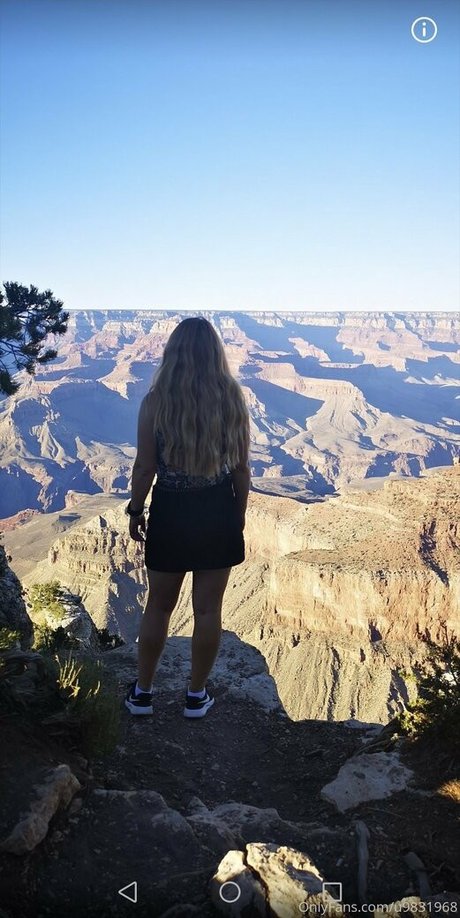 gushinggeegeefree naked model image