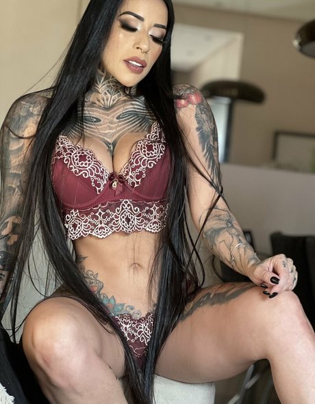 Mikaele Amaral model nude pics