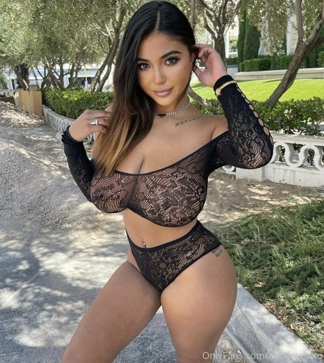 imzayda naked actress pics