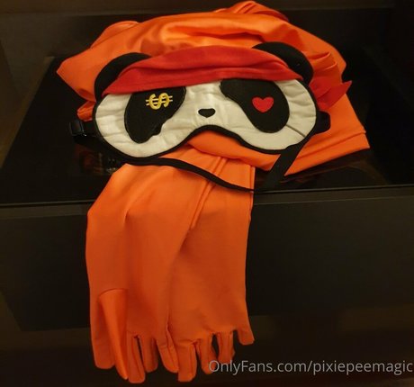 pixiepeemagic model nice picture