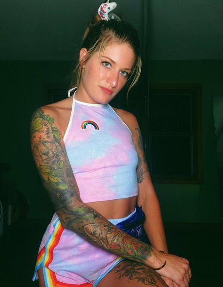 mikaylarainesfans nude star pics