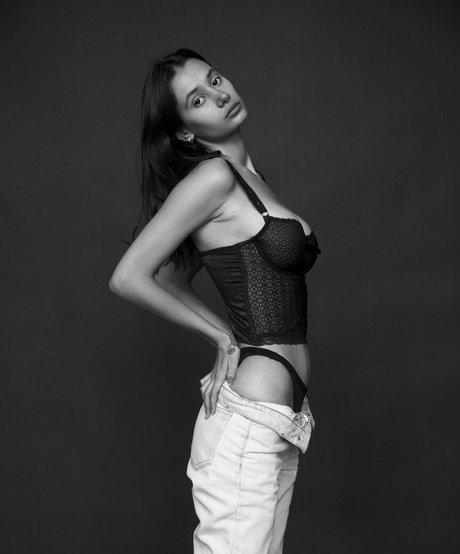 Jennifer Laptiacru art model image