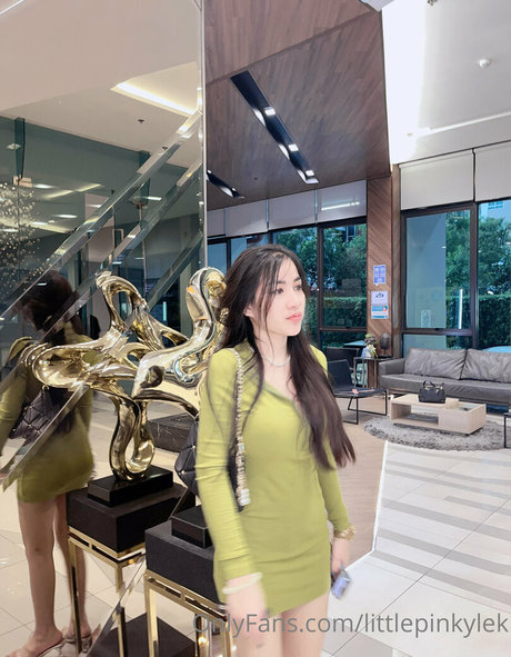 littlepinkylek pretty model photo