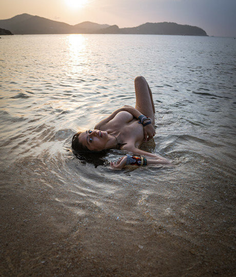 Kamya Buch beautiful model archive